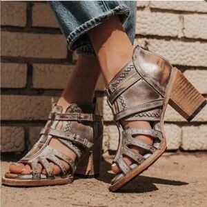 SOLD….BRAND NEW FREEBIRD Conner size 9 in ice